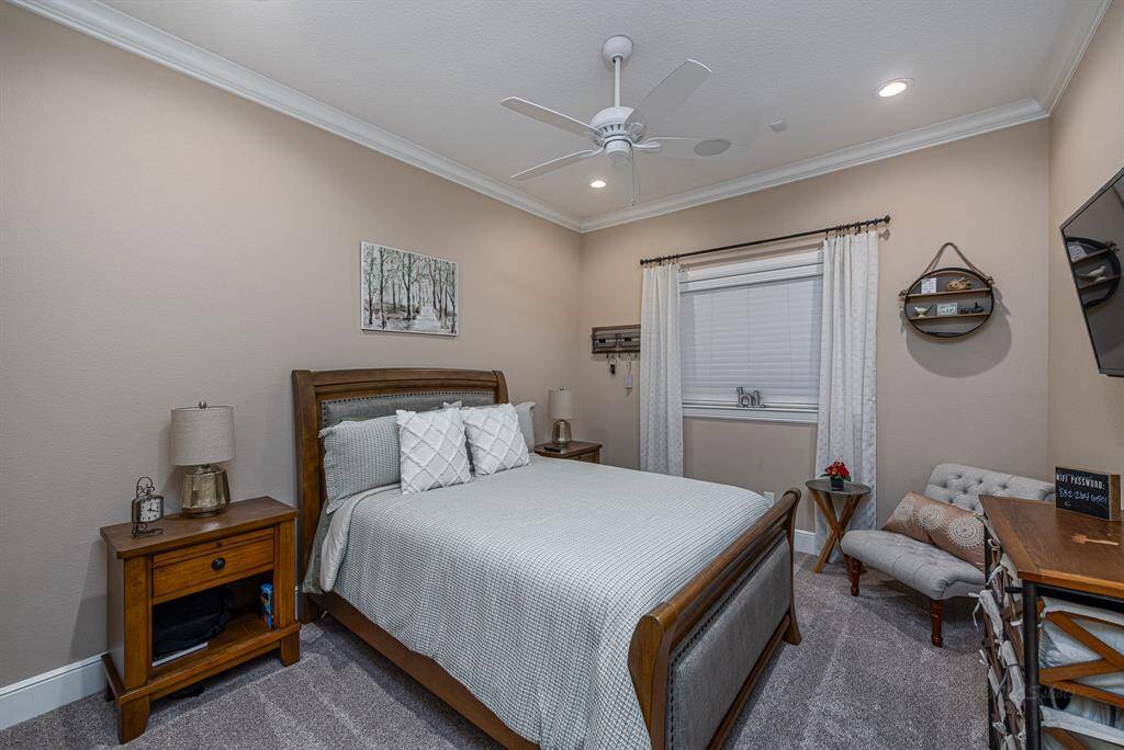 Spacious guest bedroom - large enough to fit all bedroom furniture.
