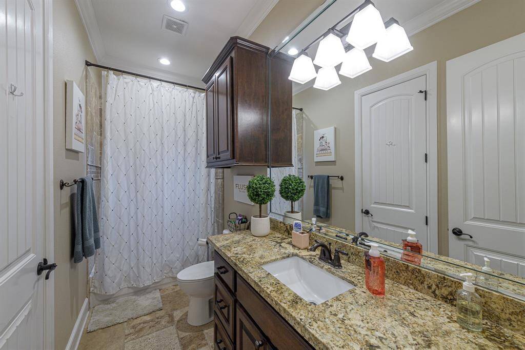En-suite bath for downstairs bedroom.