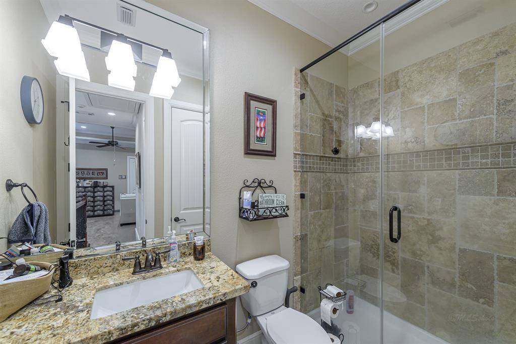 En-suite bath for upstairs bedroom.