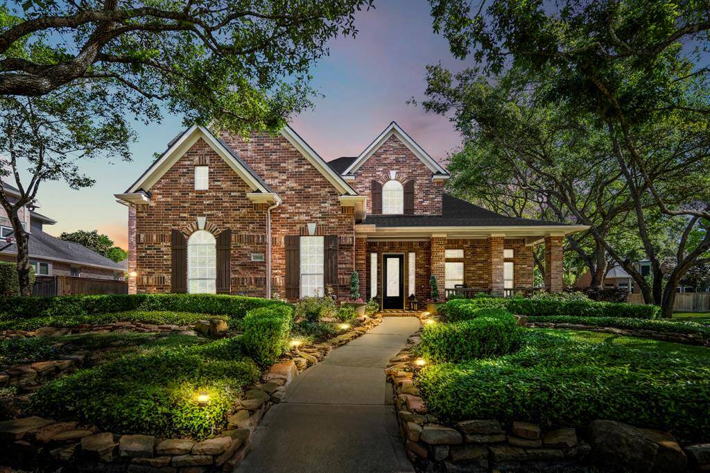 Discover your dream home! This charming brick house features stunning architecture and beautifully landscaped gardens, offering a perfect blend of elegance and comfort.