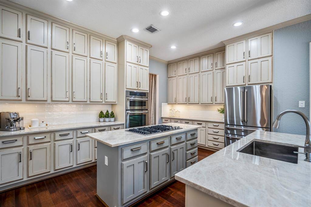 Experience unparalleled luxury in this exquisite kitchen, featuring high-end appliances, expansive countertops, and elegant cabinetry. Perfect for culinary enthusiasts and entertainers alike.