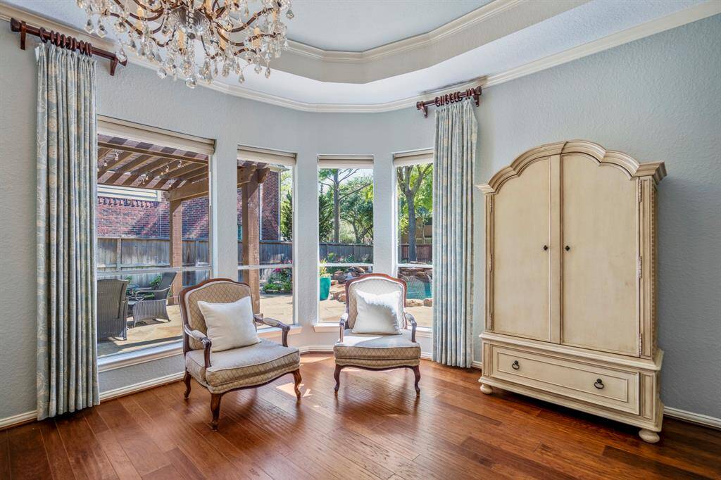 Sitting area in primary overlooking the backyard.