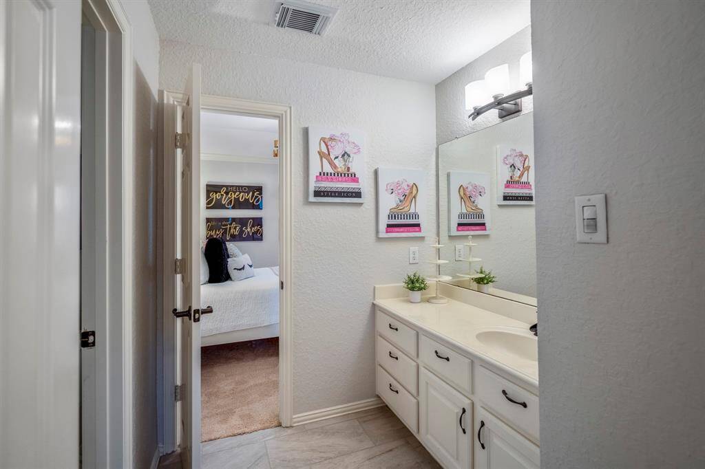 Cozy bedroom with an en-suite half bath attached to shared full bathroom.