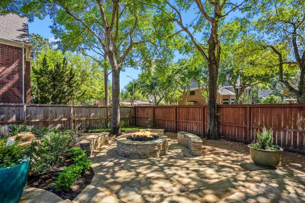Cozy fire pit area with built-in seating, perfect for outdoor gatherings.