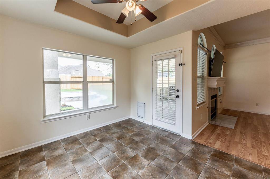 Another view of the breakfast area, with door to your very own outdoor paradise.