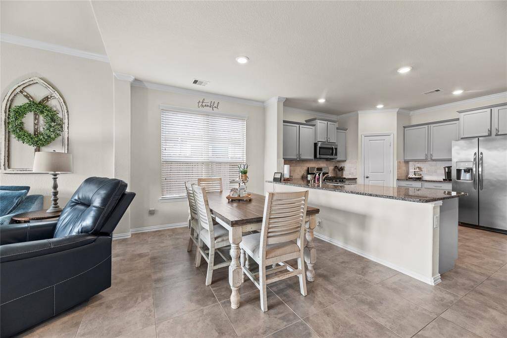 The kitchen, dining and family room area is great for entertaining or family gatherings.