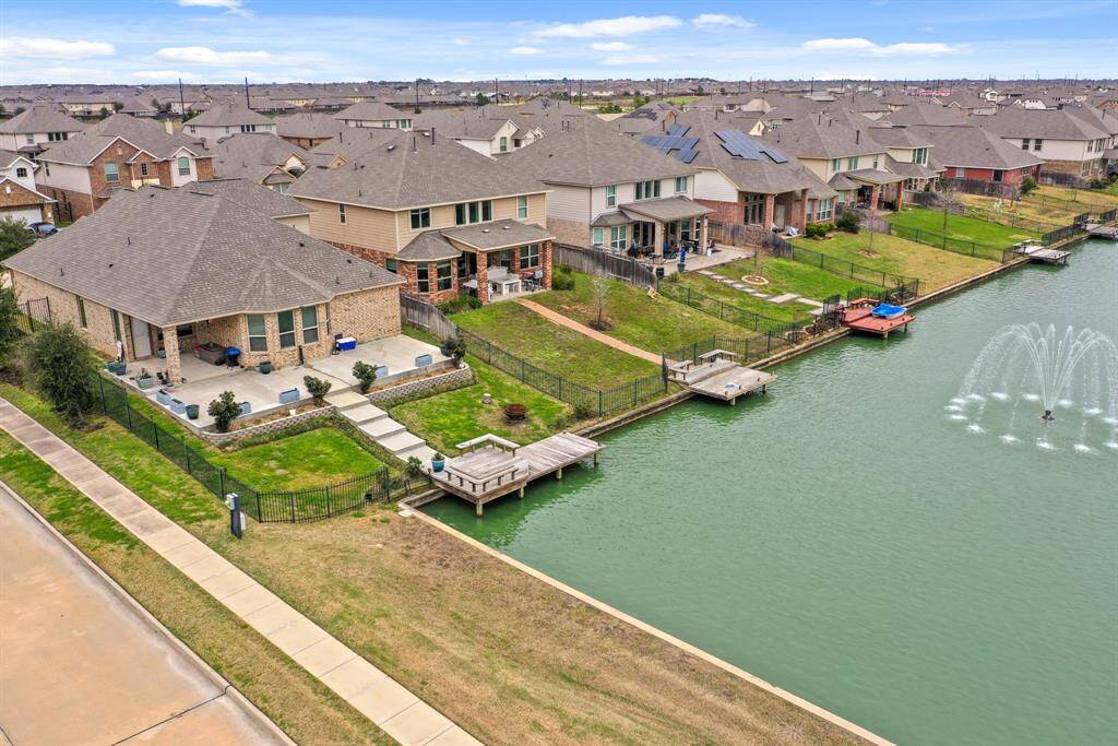 Welcome to the beautiful community of Marcello Lakes.