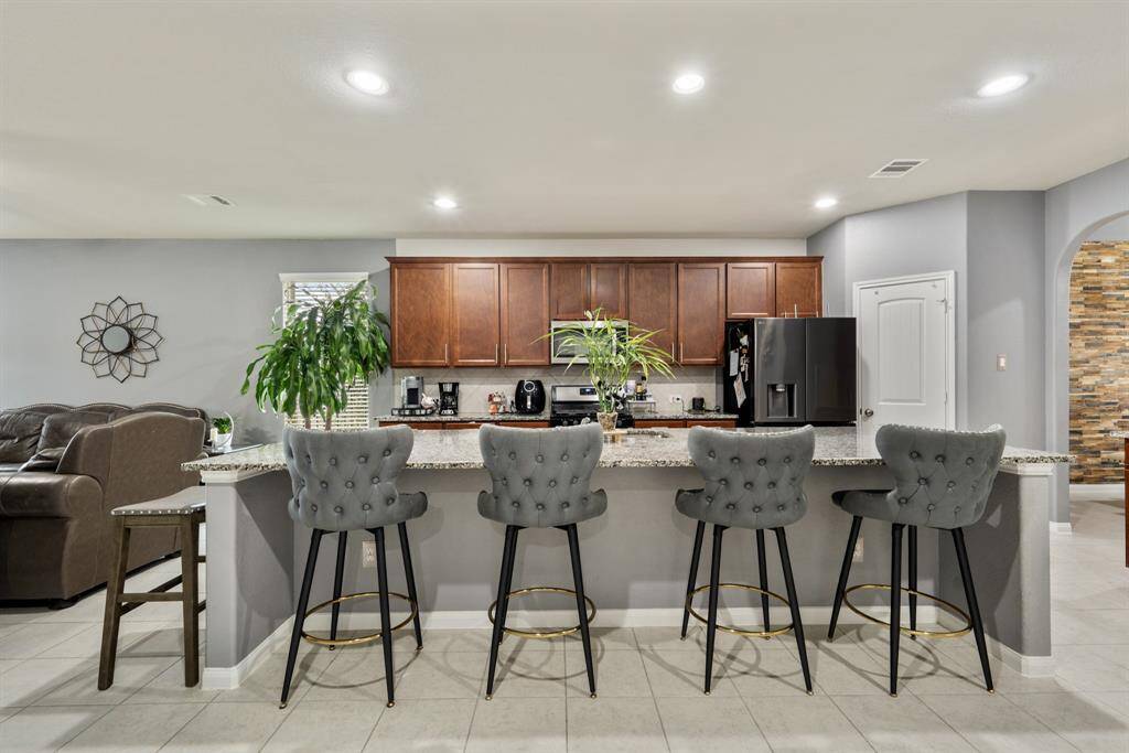 The spacious breakfast bar is perfect for your morning coffee.