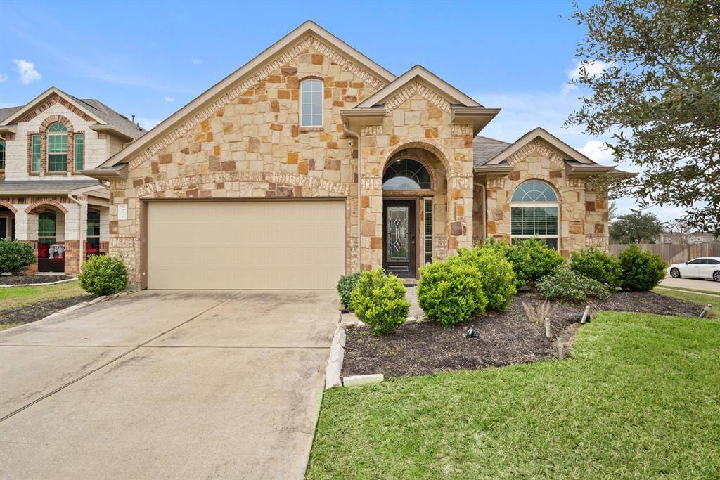 This gorgeous home is a 2 story home with 4 bedrooms, 3 full bathrooms, and a 2-car attached garage.