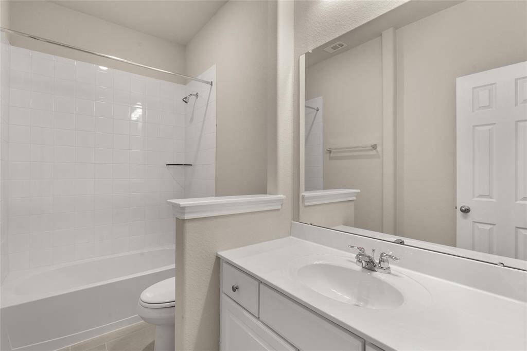 Note: Sample product photo. Actual exterior and interior selections may vary by homesite.
