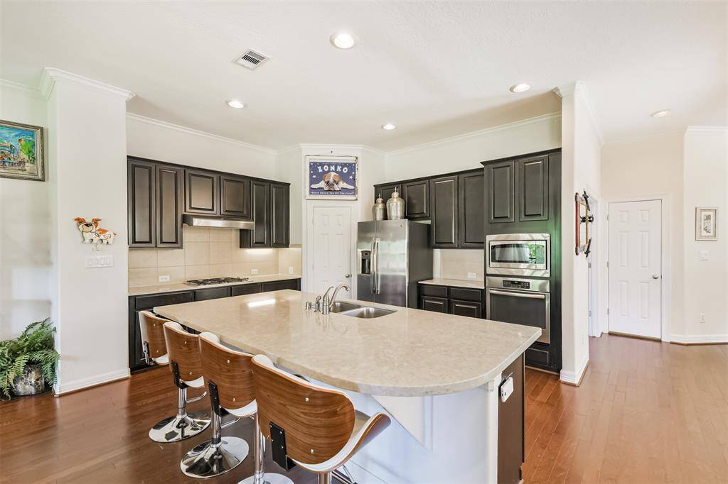 Beautiful breakfast bar with plenty of space.