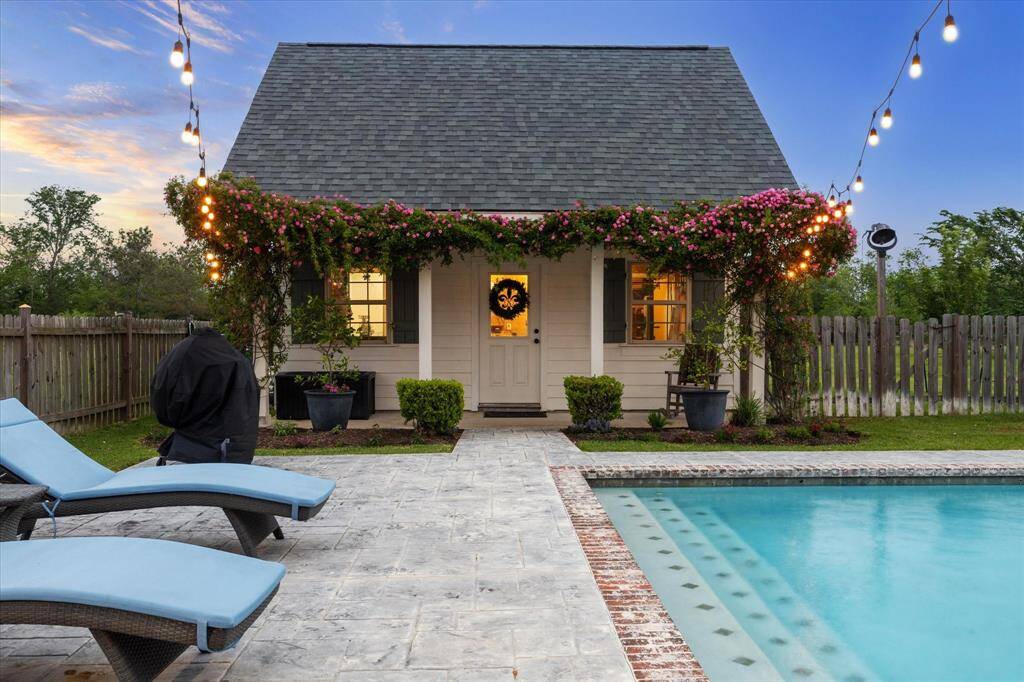 LOOK AT THIS FANTASTIC OUT BUILDING COVERED IN CLIMBING ROSES! LOTS OF OPTIONS FOR A WORKSHOP AREA, BUTCHER SHOP OR KITCHEN, MIDDLE ROOM FOR AN OFFICE SPACE- HE SHED OR SHE SHED- WHATEVER YOU NEED IT TO BE!