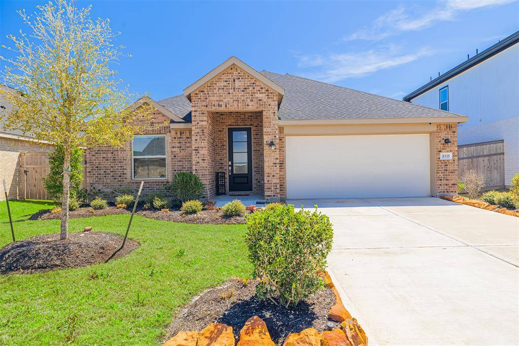 Beautiful Lennar-built 3-bedroom home nestled in sought-after Cross Creek West!
