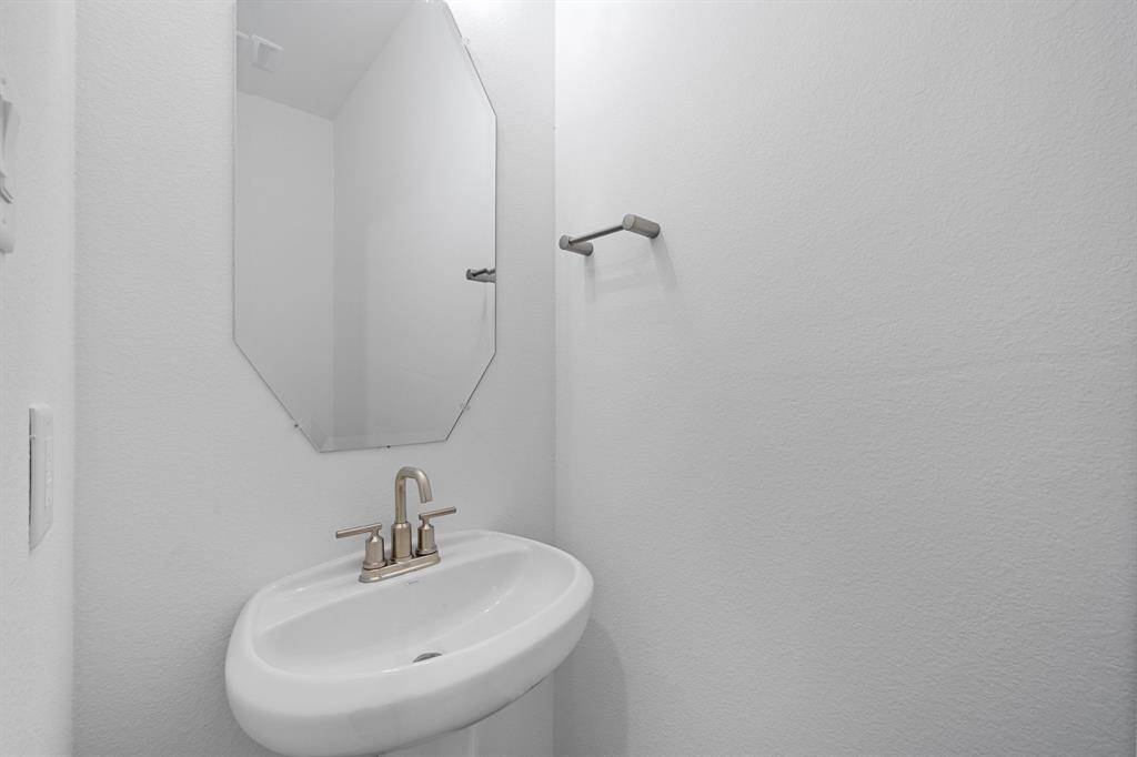 Note: Sample product photo. Actual exterior and interior selections may vary by homesite. Photo is virtually staged