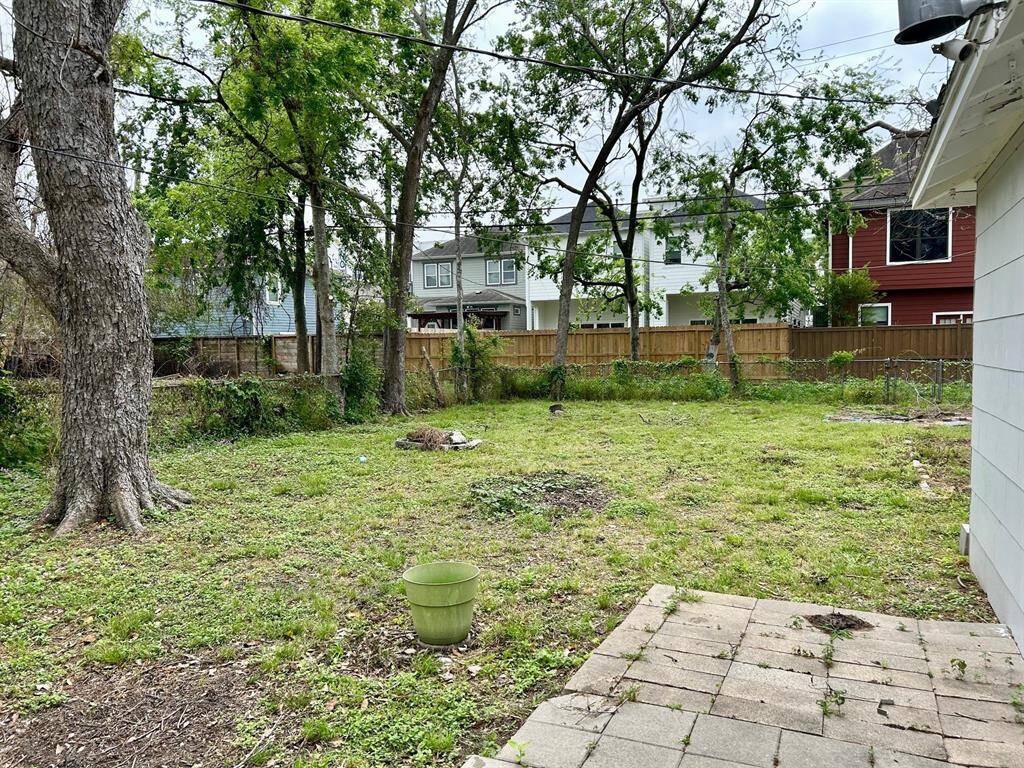 Large backyard for all your outdoor activities.