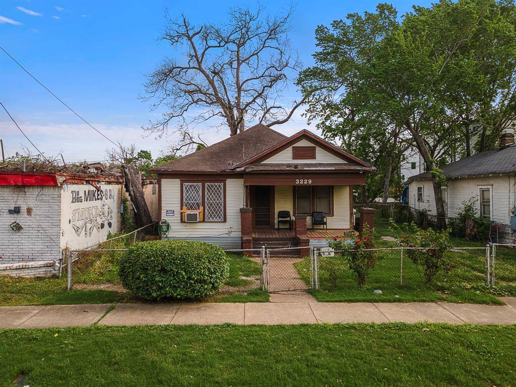 Surrounded by new construction and revitalization efforts, and just minutes from Downtown Houston, the University of Houston, Texas Southern University, and the Medical Center, this location attracts steady demand from students, professionals, and entrepreneurs alike.