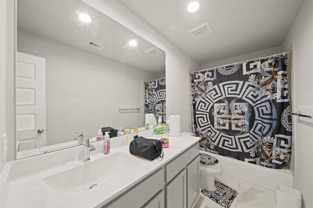 The generously sized secondary bath provides plenty of space, seamlessly blending comfort and functionality for a refreshing and relaxing retreat.