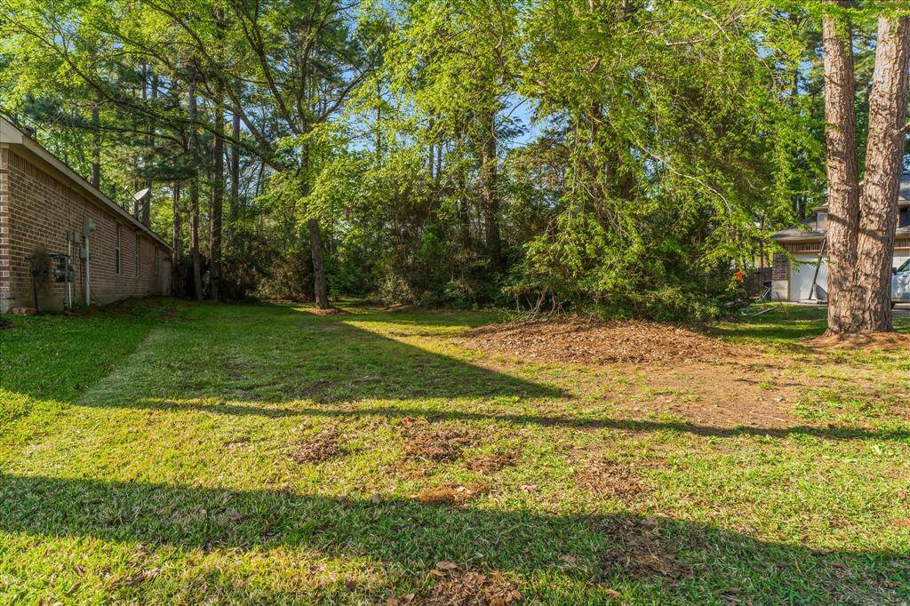 Beautiful, partially cleared, cut-de-sac lot in the wonderful community of Bentwater!