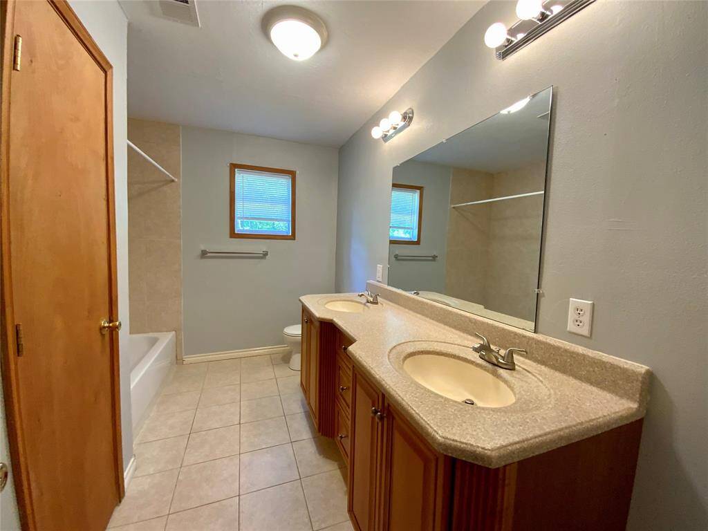 Full Bath with Tub Shower and Double Vanity