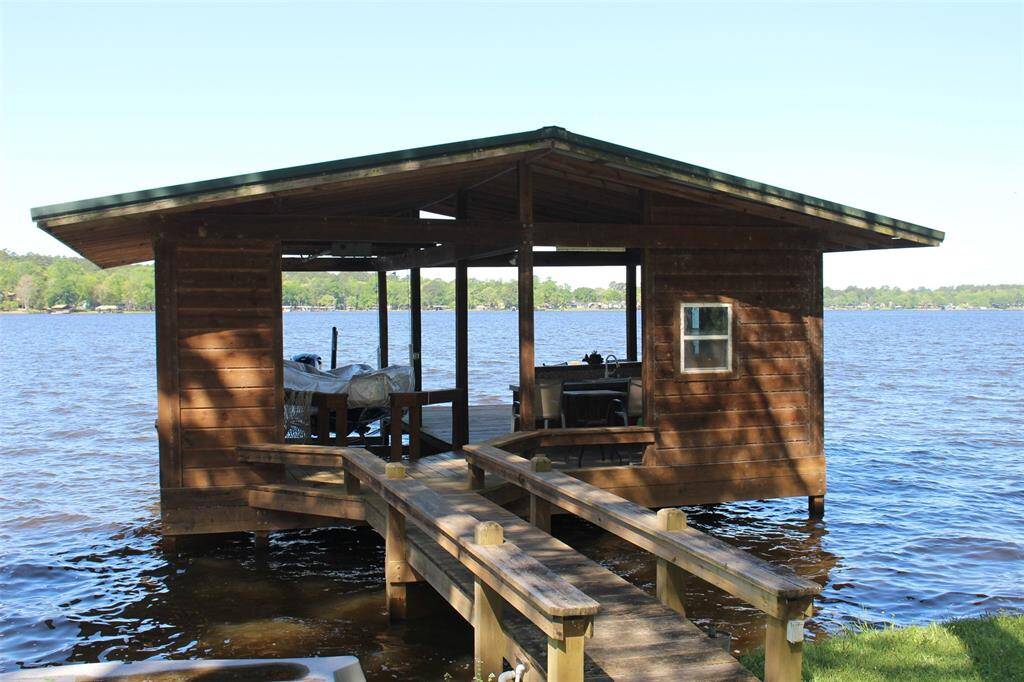 Make a splash at the boat house. Enjoy fishing from the dock, floating on the water, or launching the boat with ease.
