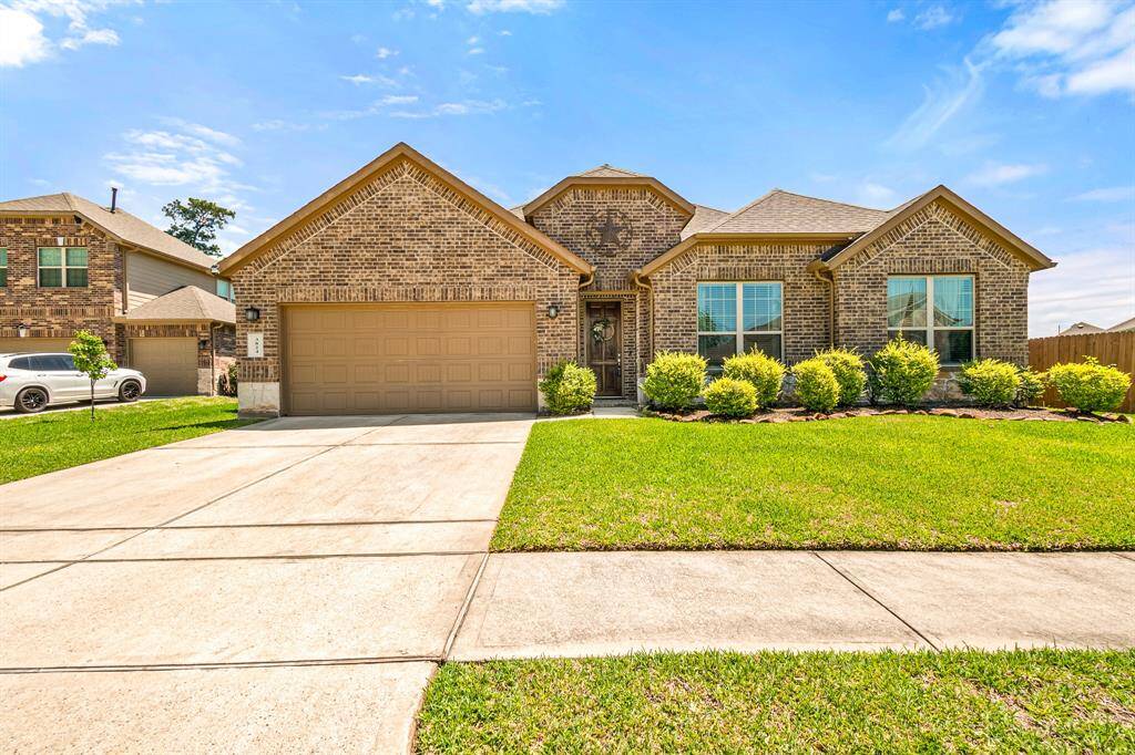 Discover your perfect retreat in this charming brick home, featuring a spacious layout and inviting curb appeal. Ideal for modern living, it offers a blend of comfort and style. Welcome to your new haven!