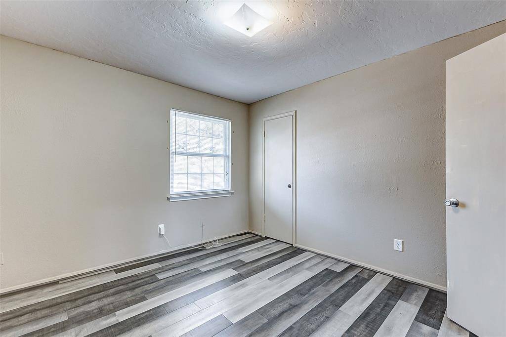 Each room offers plenty of space fora queen size bedroom set!