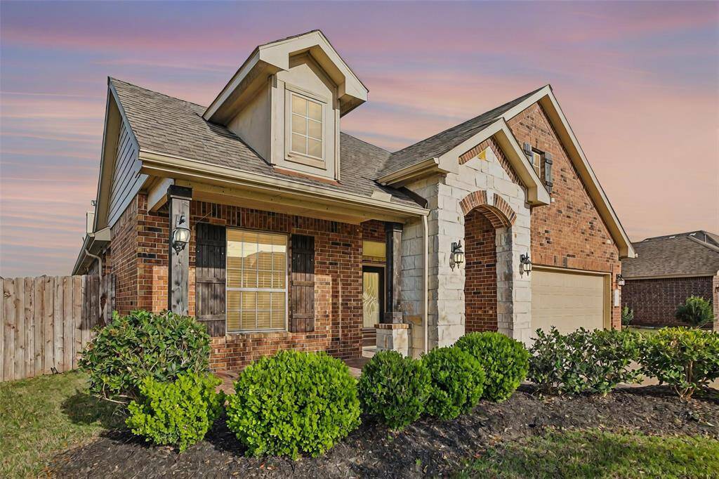 Beautiful 4 bedroom, 3.5 bath with an incredible backyard lake view!!