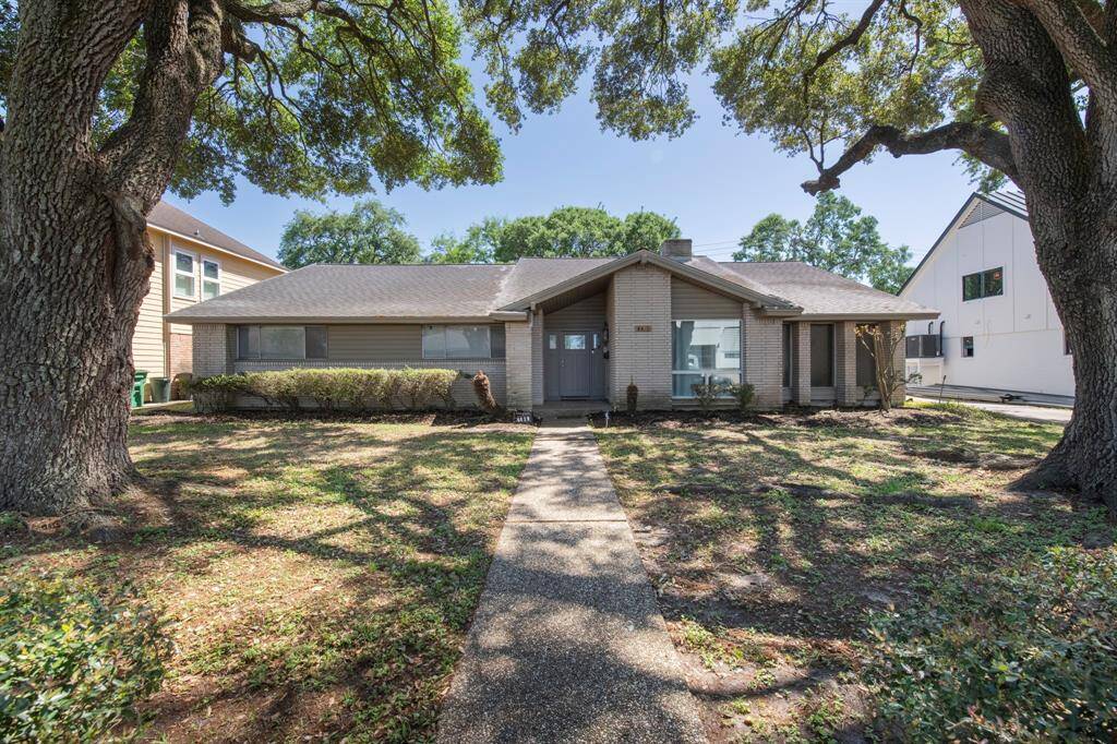 Rare 4 bedroom 2.5 bath mid century home in the heart of Willow Meadows. Zoned to prestigious Bellaire High School this home on a quiet large lot with mature trees.