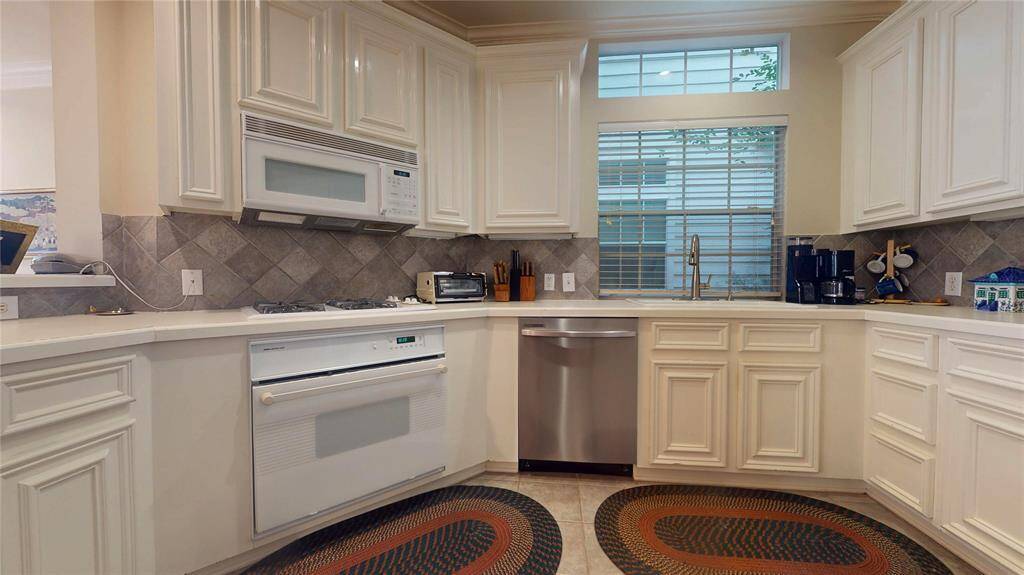 Gas cooktop, electric oven