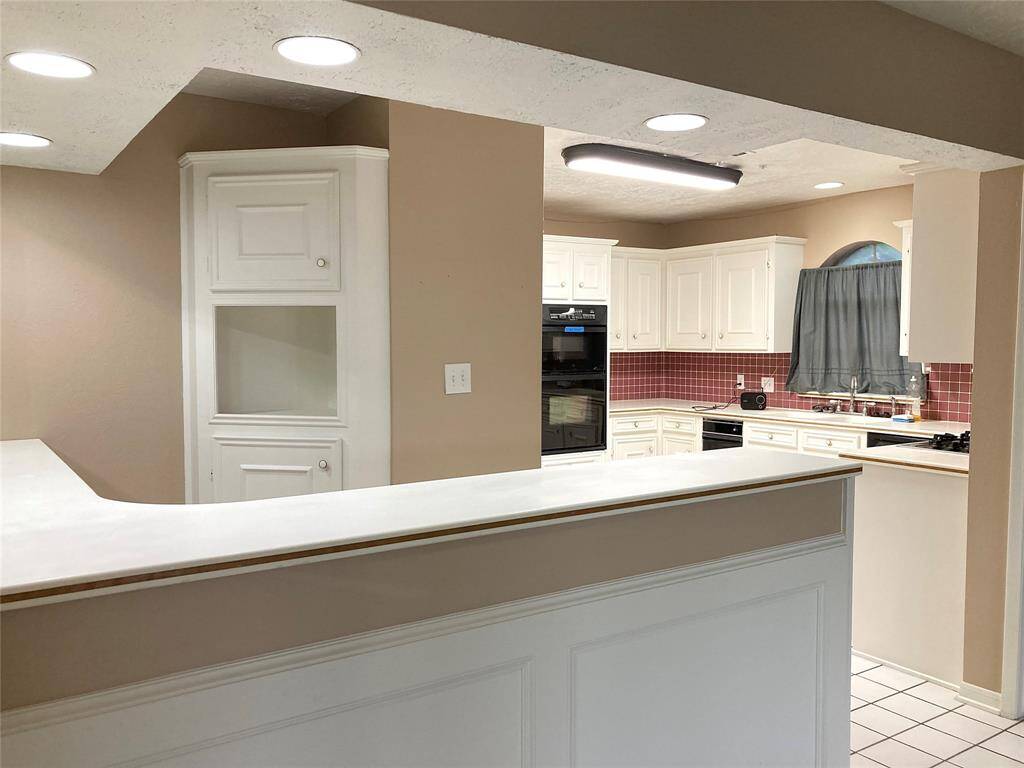Breakfast bar and kitchen.