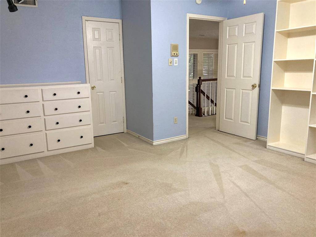Second bedroom.