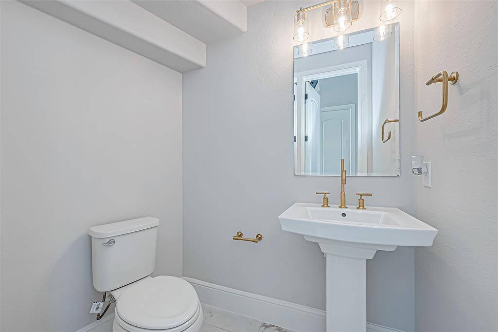 Downstairs half bathroom