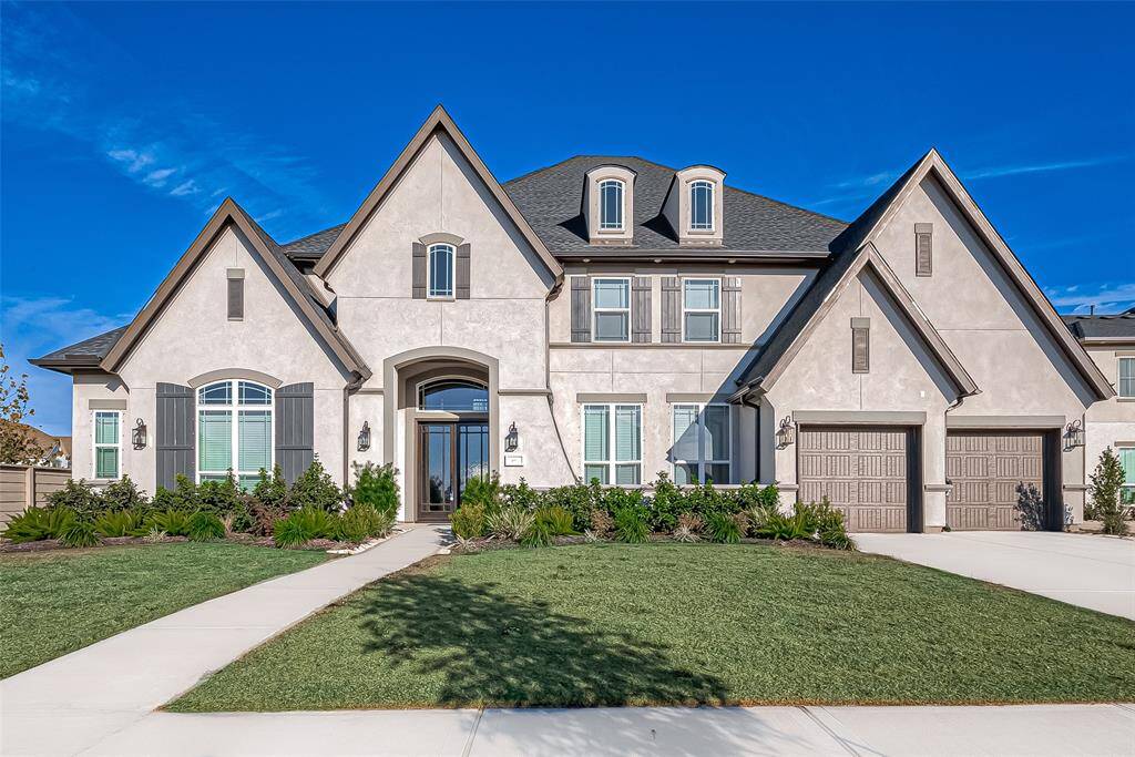 Daylight view of the exterior of the home.