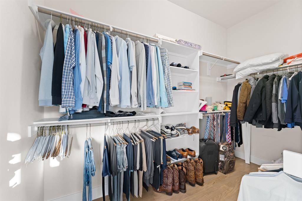 Large Primary Walk in Closet