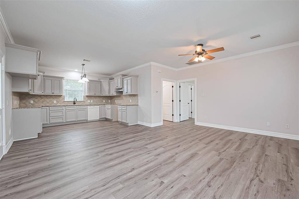 guest quarters with open plan - living/dining,kitchen