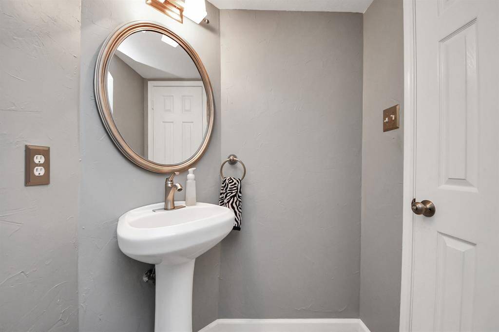 A powder bath is essential for guests and entertaining, providing a convenient and stylish space that enhances both comfort and privacy.