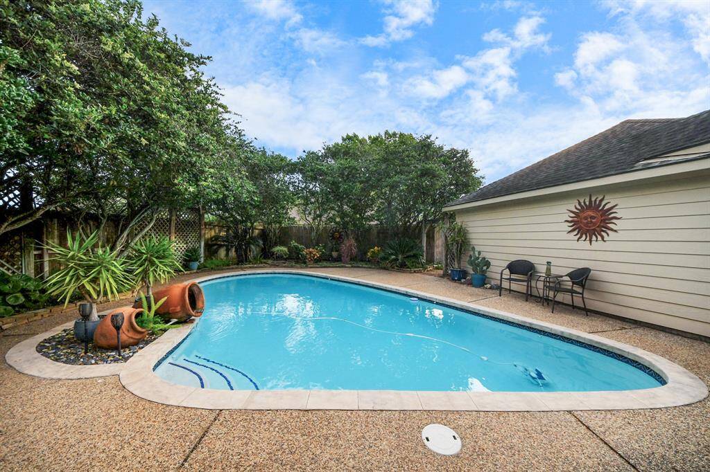 With no neighbors to interrupt your activities, this yard offers complete privacy, ensuring a peaceful and serene retreat.