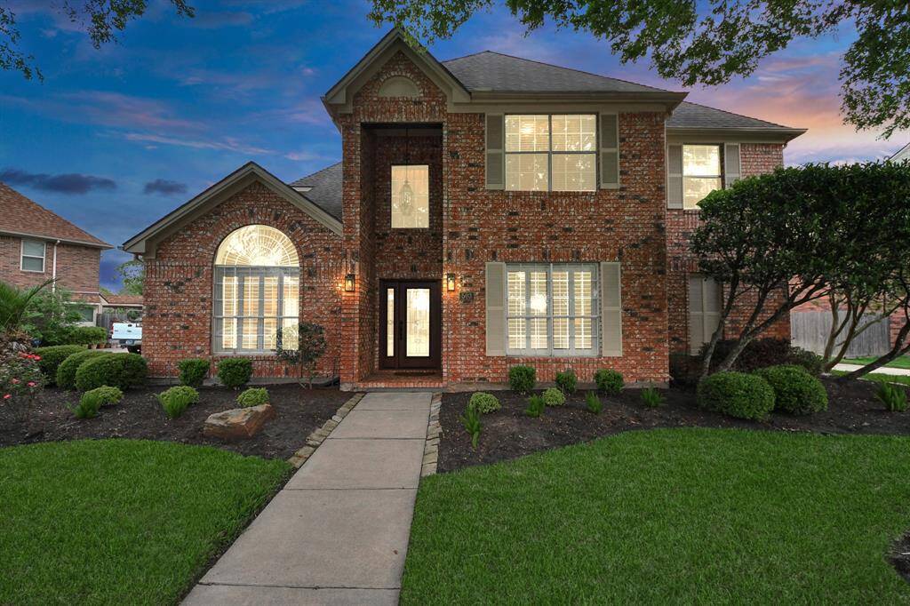 This home is truly majestic at night, with its striking architecture creating an inviting atmosphere.