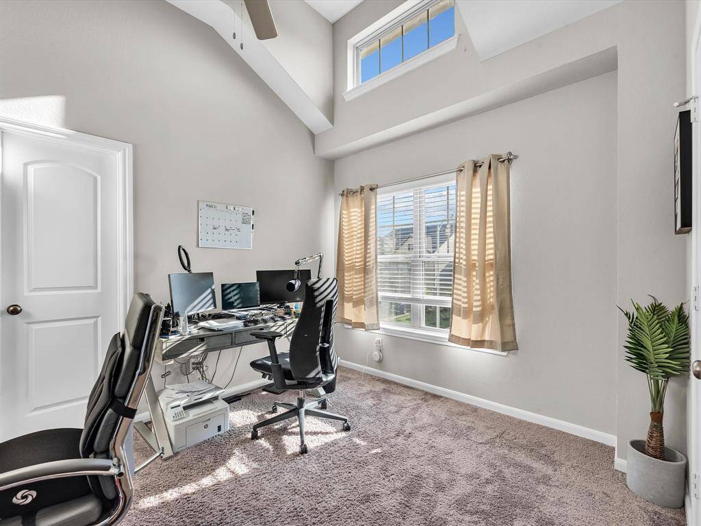 3rd bedroom can become your office/ library