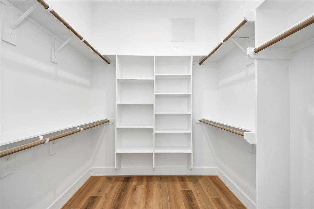 Walk in closet