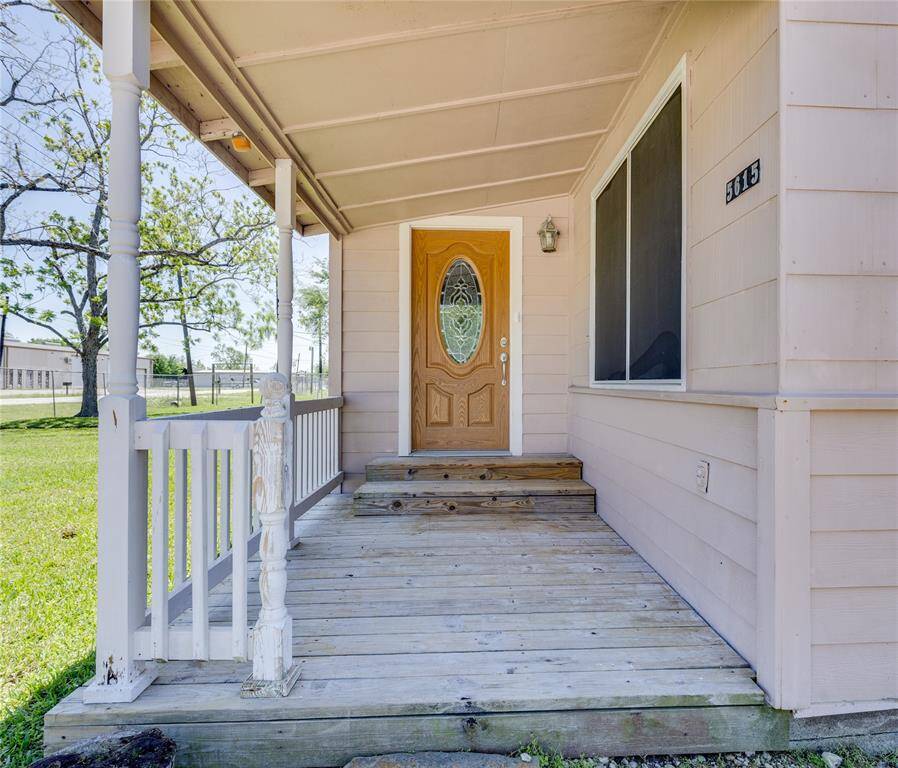 Main house has a nice front porch to sit and watch the birds in the morning.