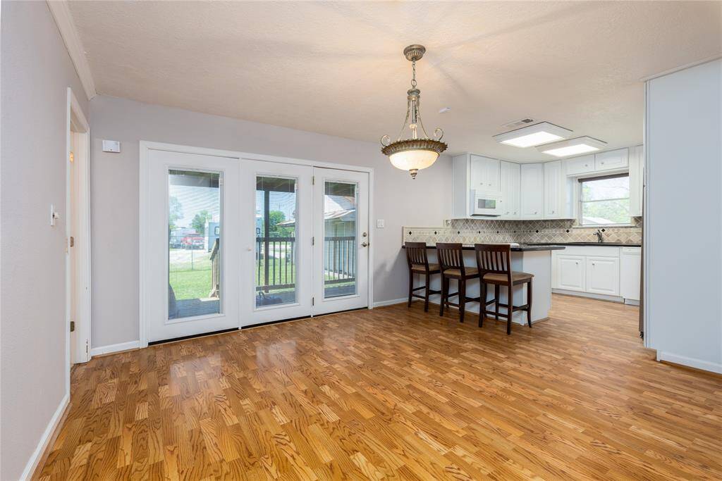 Dinning room has two French glass doors that opens onto the back porch.