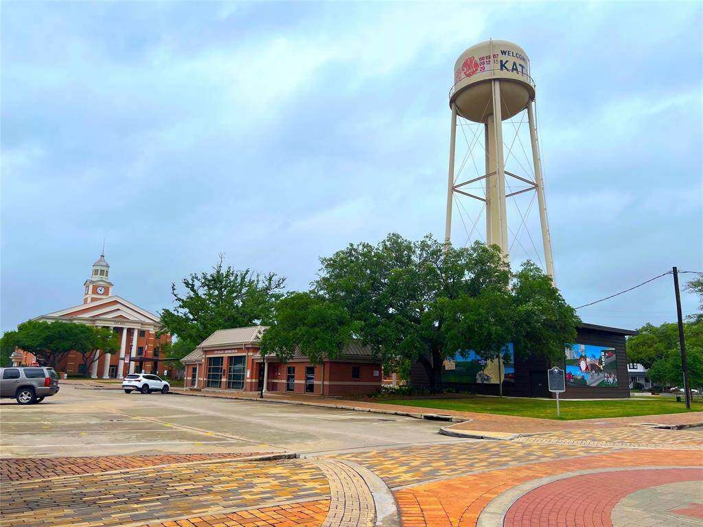 Downtown Katy within a short drive.  I-10 is also just a few minutes away.