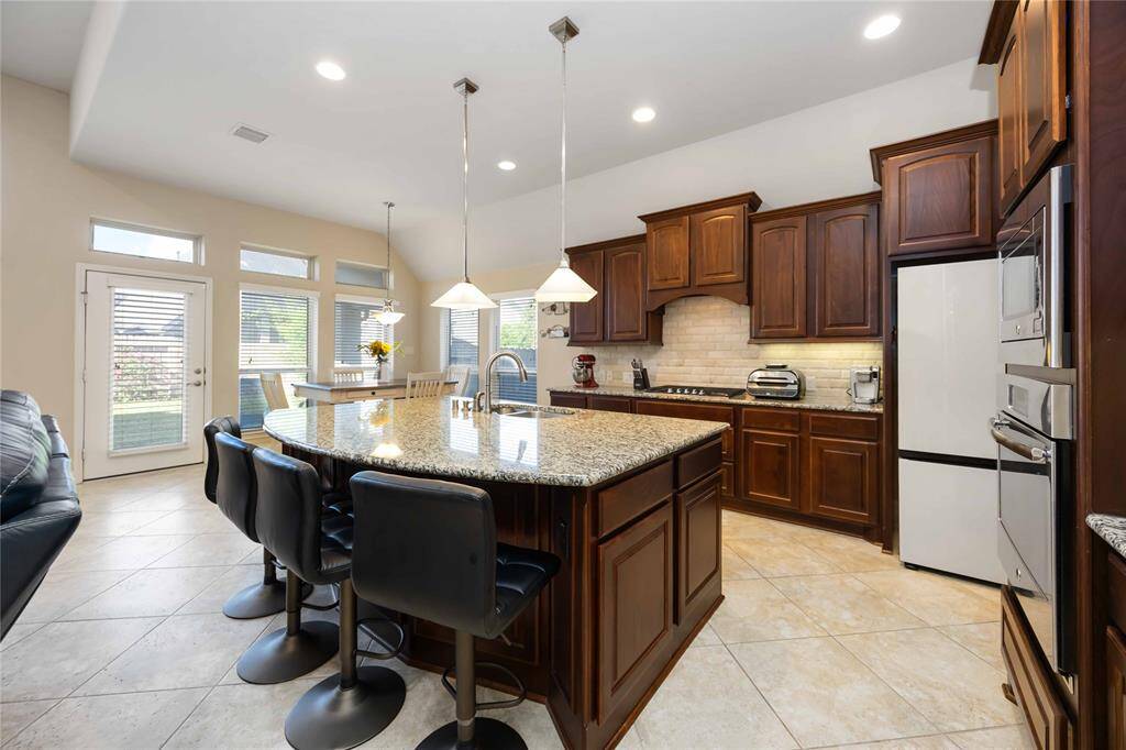 Kitchen great for entertainment.