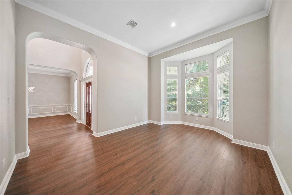 This shows you the many options for this room.