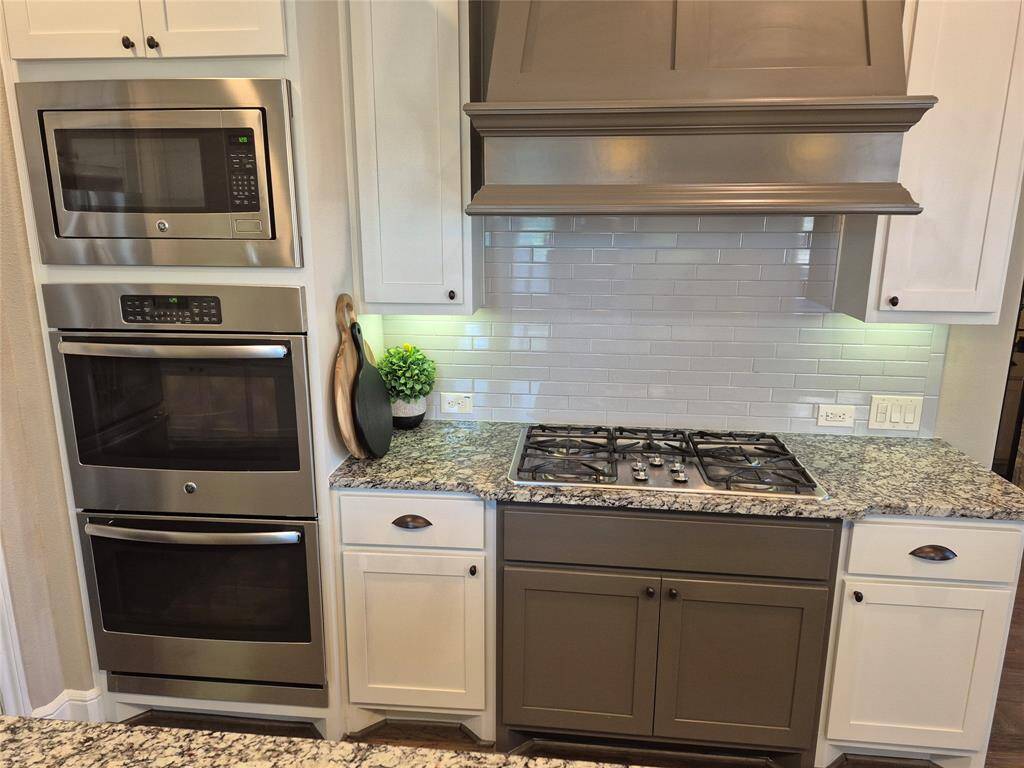 Double Oven, gas stove w/hood