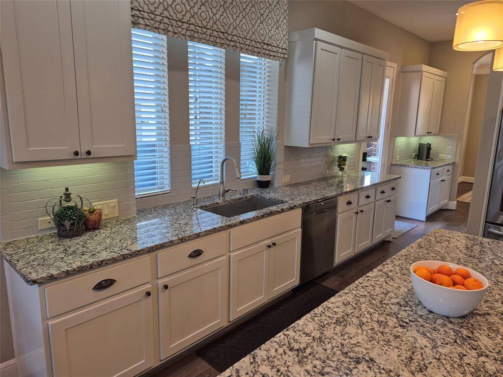 Loads of cabinets!