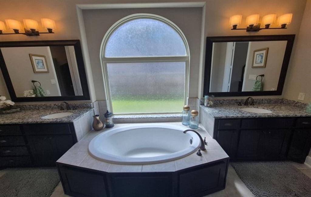 Soaking tub