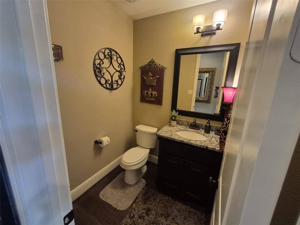 Powder rm- 1/2 bath