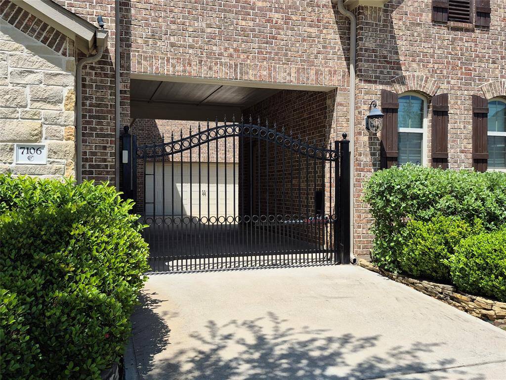Gated driveway! Secure parking